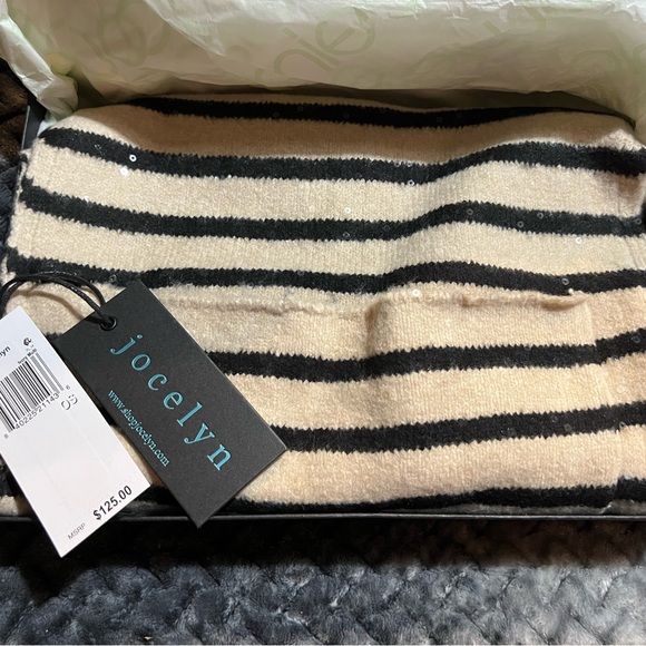 Jocelyn Heavenly Glove And Scarf Set - Picture 2 of 7